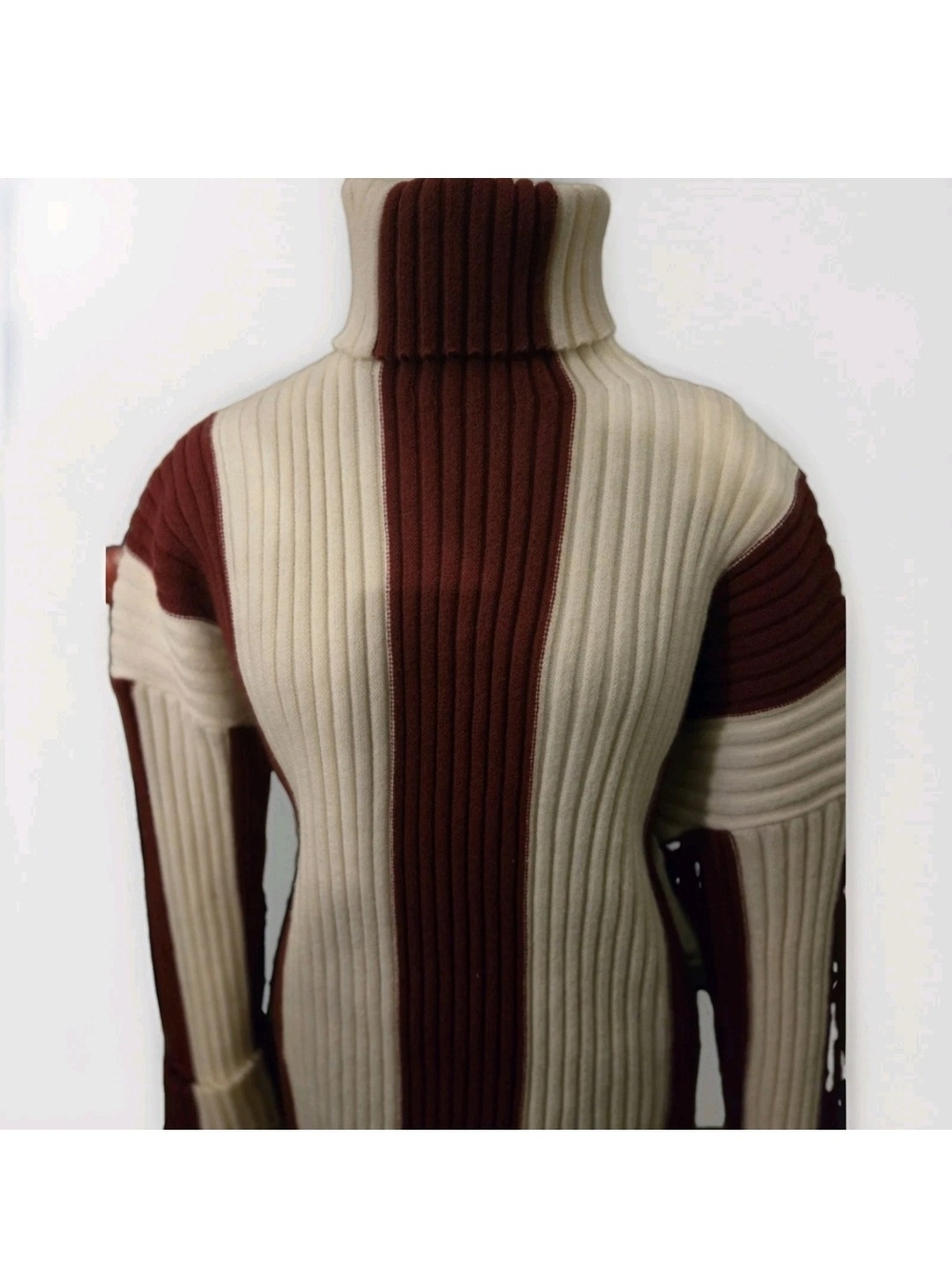 Commense Oversized Color Block Turtleneck Sweater Large in Cream and Burgundy - Picture 5 of 8